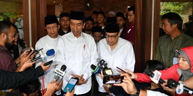 Jokowi di Tengah Lautan Muslimat NU di GBK