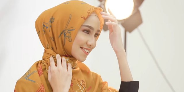Tutorial Hijab Motif dengan Satu Jarum Pentul