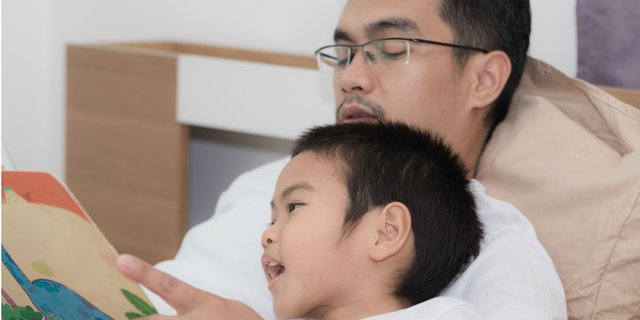 Ayah Bunda, Jangan Lupa Bersenandung untuk Si Kecil Jelang Tidur
