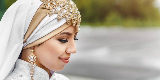 Tips Pakai Perhiasan untuk Hijabers