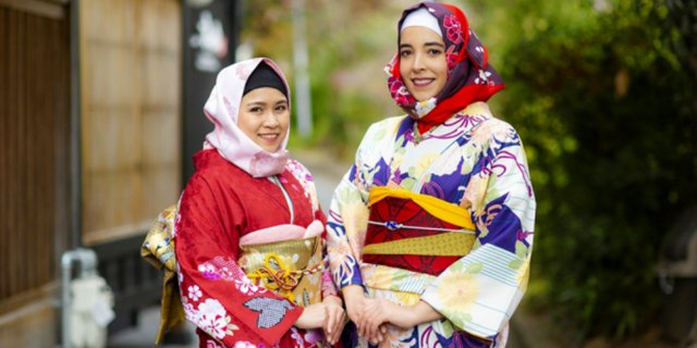 Libur ke Jepang Makin Seru dengan Hijab Kimono