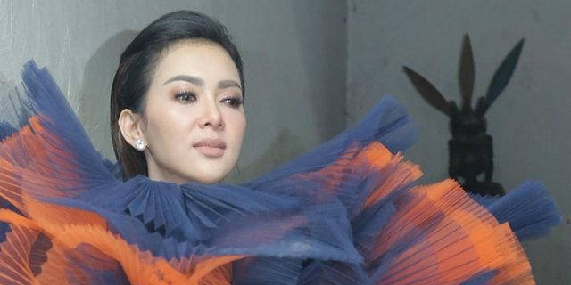 Desainer Hengki Kawilarang Bocorkan Gaun Pengantin Syahrini