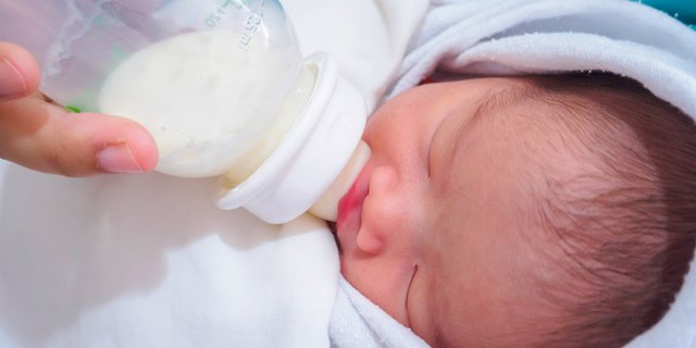 Bayinya Diberi Susu Formula oleh Pengasuh, Ibu Ini Tempuh Jalur Hukum