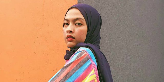 Inspirasi Busana Colorful ala Selebgram