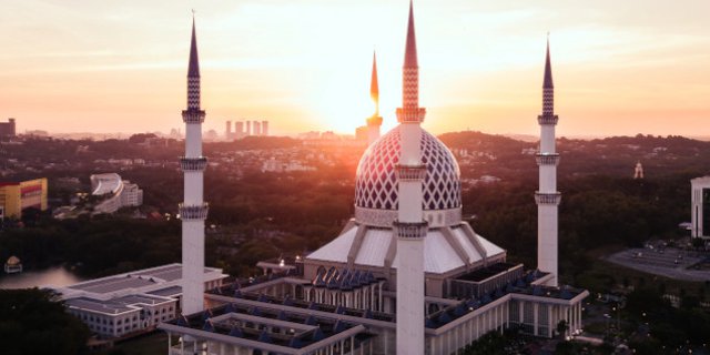 Berhenti Sumbang Masjid Demi Hemat Uang, Lihat yang Terjadi Pada Pria Ini