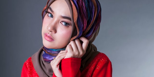 Trik Memakai Hijab Agar Terlihat Lebih Tirus