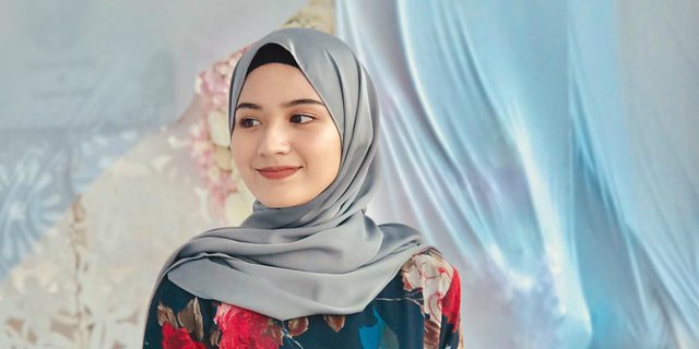 Unik, Gaya Hijab dengan Sandal Jepit ala Hijabers Malaysia