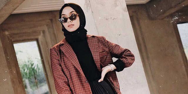 Modis dan Profesional, Kombinasi Hijab dengan Blazer