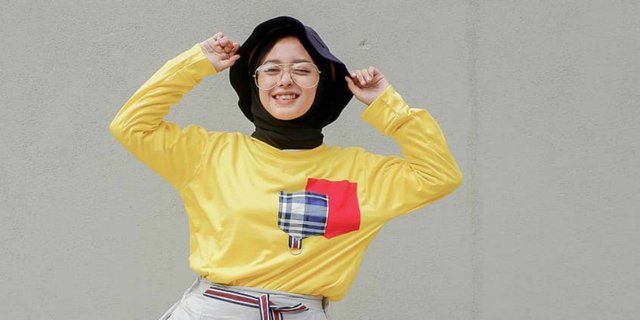 Pilihan Outfit Hijab untuk Kesan Awet Muda