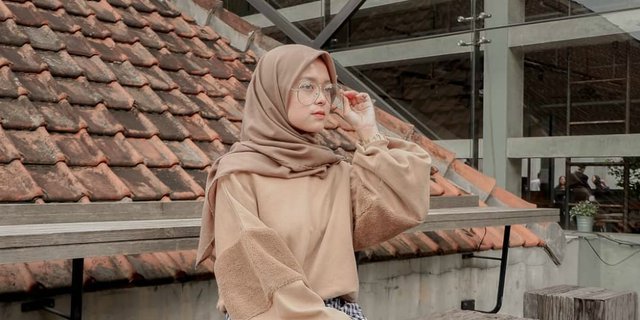 Gaya Hijab dengan Ruffle Skirt Kekinian