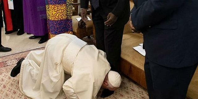 Demi Perdamaian, Paus Fransiskus Cium Kaki Pemimpin Sudan