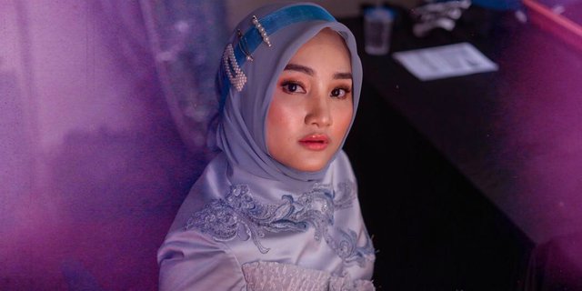 Penampilan Terbaru Fatin Shidqia, Gaya Hijab dengan Jepit Rambut