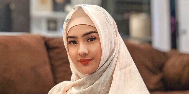 Tampil Berhijab, Anya Geraldine Banjir Pujian