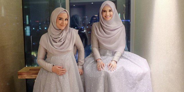 Adu Gaya Zaskia dan Shireen Sungkar dengan Hijab Rok Plisket