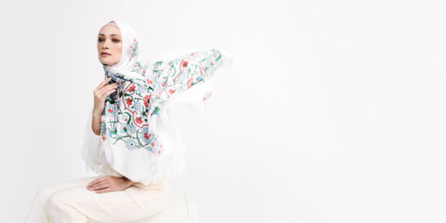 Tutorial Hijab untuk Baju Putih Polos