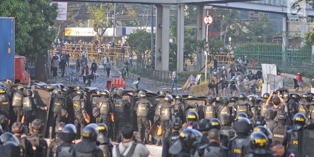 Massa Perusuh dari Luar Jakarta, Polisi Sita Ambulans Partai Penuh Batu