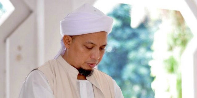 Masya Allah, Senyum Merekah di Wajah Jenazah Ustaz Arifin Ilham