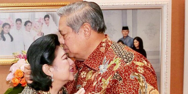 Kado Istimewa Pernikahan Ani Yudhoyono dari Sang Ayah
