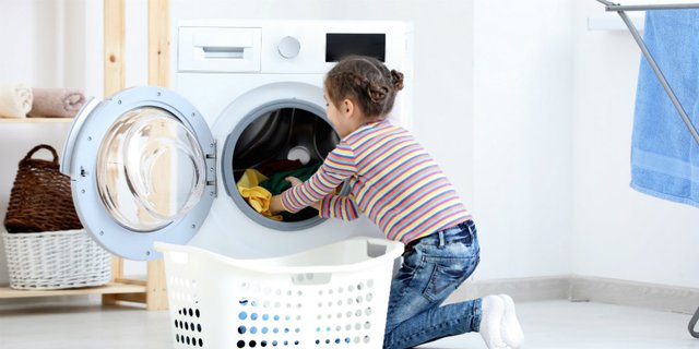 Anak Usia 8 Tahun Harus Sudah Bisa Cuci Baju Sendiri