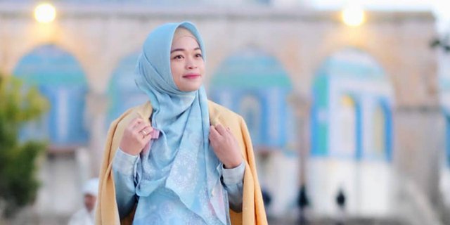 Inspirasi Busana Hijab Liburan ala Ghaida Tsurayya