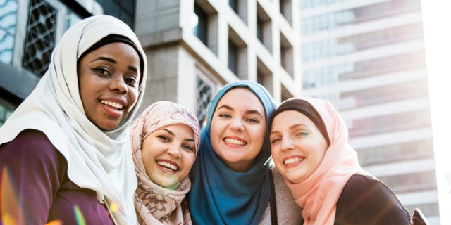 Tips Memilih Hijab Sesuai dengan Warna Kulit
