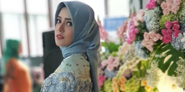 Inspirasi Baju Pesta Hijab ala Fairuz A Rafiq