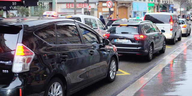 Panas Ekstrem Sampai 45,9 Derajat Celcius, Paris Larang Mobil Tua Berjalan