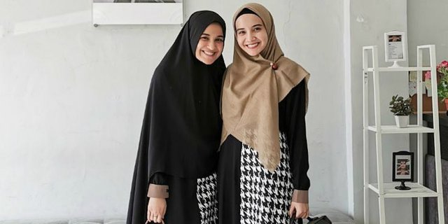 Gak Sengaja Tampil Kompak, Outfit Hijab Duo Sungkar Curi Perhatian