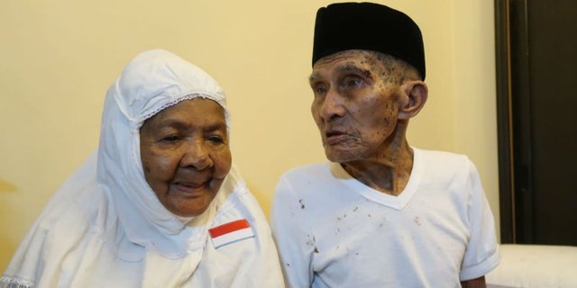 Mahmud dan Mak Cum, Pasangan Haji Lansia Enggan Berpisah