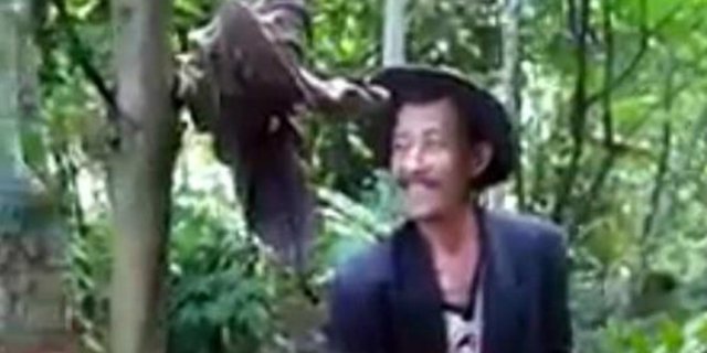 Ramai Video Anak Bongkar Makam Ayah dan Bopong Jasadnya