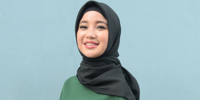 Libur ke Korea, Chacha Frederica Pamer Gaya Hijab Modis