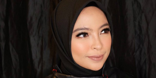 Tantri 'Kotak' Bikin Pangling dengan Hijab None Jakarta