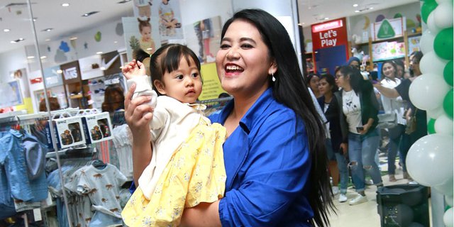 Deretan Foto Seleb dengan Buah Hatinya Saat Fashion Show, Gemas!