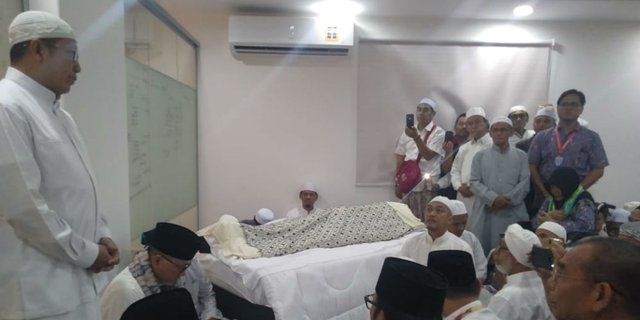Petugas Haji Diimbau Sholat Gaib untuk Mbah Moen