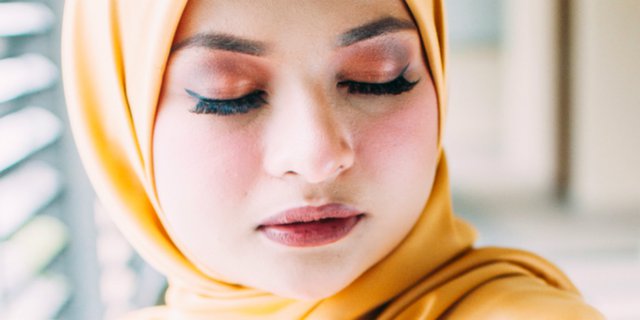 Tutorial Makeup Mata Metalik Dual-Tone