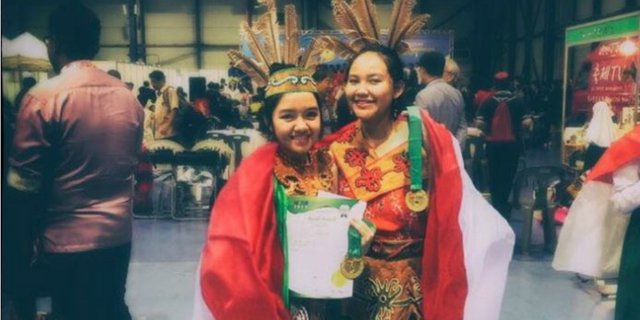 Dua Gadis SMA Kalimantan Temukan Obat Kanker, Jadi Juara Dunia