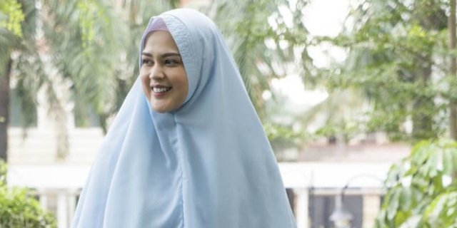 Deretan Gaya Hijab Unik Cut Meyriska Menjelang Pernikahan