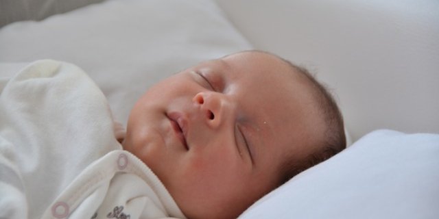 Posisi Tidur yang Aman Bagi Bayi, Sudah Tahu?