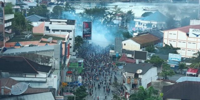 Demo di Jayapura, Lapas Dibobol, Polsek, dan Pertokoan Dibakar