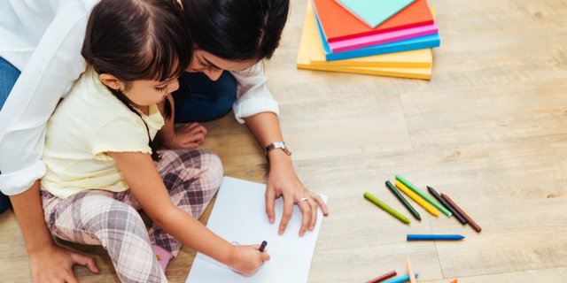 10 Kegiatan Edukatif Penunjang Perkembangan Anak di Rumah