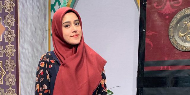 Gaya Hijab Pesta Fairuz A Rafiq, Ada Tas Mungil Jutaan Rupiah
