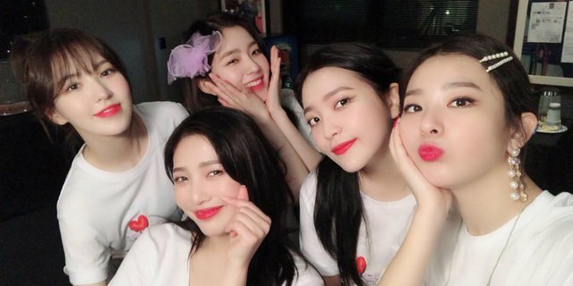 Tatapan Mata Fans Indonesia Buat Red Velvet Terpukau