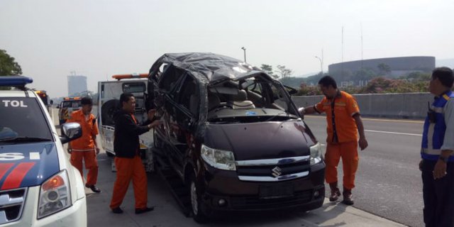 Detik-Detik Kecelakaan Fatal APV di Tol Jagorawi, Diduga Akibat Pecah Ban