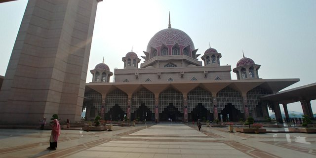Masjid Putra, Peneduh Kesibukan Putrajaya
