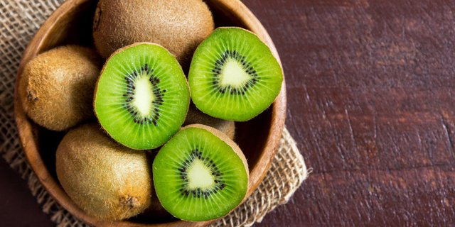 20 Manfaat Kiwi untuk Kesehatan Tubuh, Kulit, dan Kehamilan