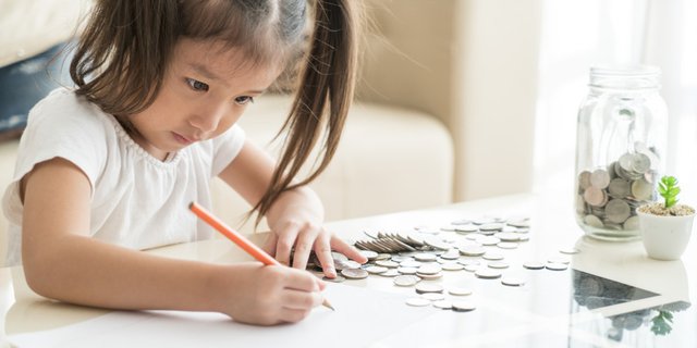 Kenalkan Konsep Uang, Bantu Anak Belajar Banyak Hal