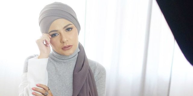 Pakai Hijab dan High Waist Pants, Cantiknya Meisya Siregar Kayak ABG