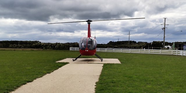 Serunya Keliling Phillip Island Naik Helikopter