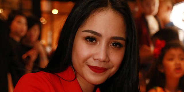 Bak Fashionista, Nagita Slavina Pakai 'Rok Mini' Jutaan Rupiah