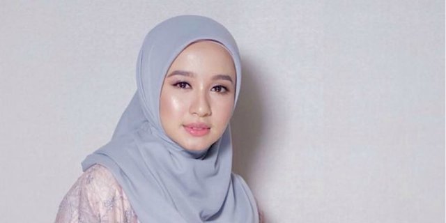 Nempel di Dinding, Cantiknya Laudya Cynthia Bella Berhijab